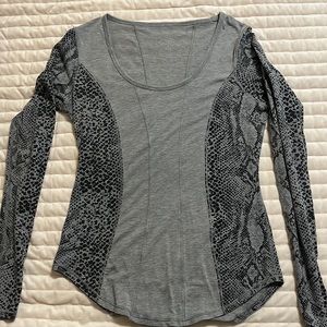 Authentic Lululemon scoopneck shirt